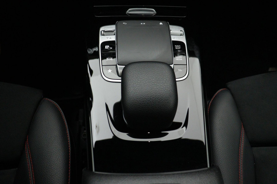 Mercedes-Benz A-Klasse 200 Business Solution AMG Automaat (PANORAMADAK, NAVIGATIE, CAMERA, 1e EIGENAAR, GOED ONDERHOUDEN)