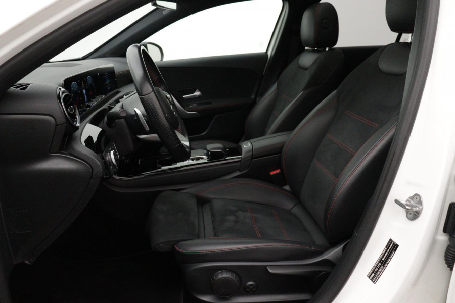 Mercedes-Benz A-Klasse 200 Business Solution AMG Automaat (PANORAMADAK, NAVIGATIE, CAMERA, 1e EIGENAAR, GOED ONDERHOUDEN)