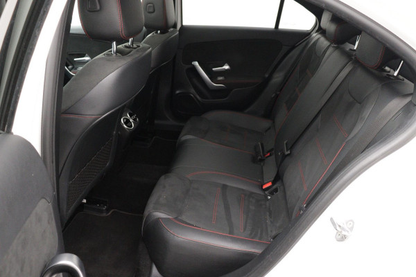 Mercedes-Benz A-Klasse 200 Business Solution AMG Automaat (PANORAMADAK, NAVIGATIE, CAMERA, 1e EIGENAAR, GOED ONDERHOUDEN)