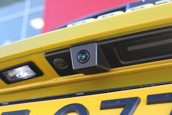 Jeep Avenger Summit 54 kWh | ACHTERUITRIJ CAMERA | STOEL VERWARMING | FULL LED KOPLAMPEN | 18" LICHTMETALEN VELGEN | DRAADLOZE TELEFOONLADER | DRAADLOZE APPLE CARPLAY/ANDROID AUTO | ADAPTIVE CRUISE CONTROL | PARKEERSENSOREN VOOR EN ACHTER | KEYLESS ENTRY/START | DODEHOEK DETECTIE | DAB+ RADIO | ELEKTRISCH BEDIENBARE ACHTERKLEP | VOORRUIT VERWARMING |