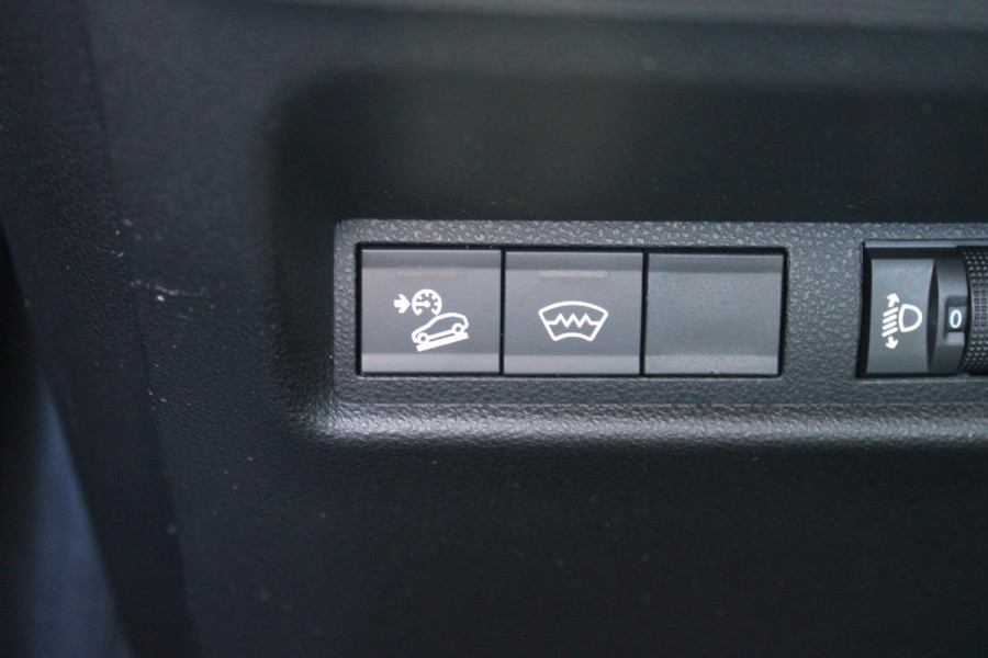 Jeep Avenger Summit 54 kWh | ACHTERUITRIJ CAMERA | STOEL VERWARMING | FULL LED KOPLAMPEN | 18" LICHTMETALEN VELGEN | DRAADLOZE TELEFOONLADER | DRAADLOZE APPLE CARPLAY/ANDROID AUTO | ADAPTIVE CRUISE CONTROL | PARKEERSENSOREN VOOR EN ACHTER | KEYLESS ENTRY/START | DODEHOEK DETECTIE | DAB+ RADIO | ELEKTRISCH BEDIENBARE ACHTERKLEP | VOORRUIT VERWARMING |