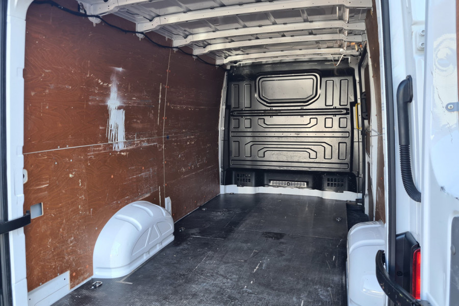 Volkswagen Crafter 35 2.0 TDI L3H2 DSG 3000 kg