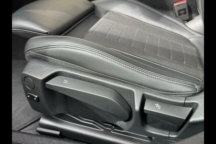 BMW 3 Serie Touring 320i Executive Edition Automaat | Harman Kardon HiFi | Sportstoelen | Kunstlederen/stof bekleding | Mediterranblau Metal