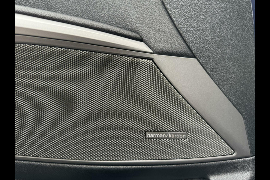 BMW 3 Serie Touring 320i Executive Edition Automaat | Harman Kardon HiFi | Sportstoelen | Kunstlederen/stof bekleding | Mediterranblau Metal