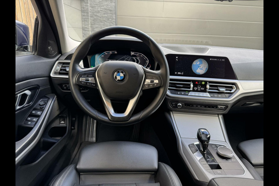 BMW 3 Serie Touring 320i Executive Edition Automaat | Harman Kardon HiFi | Sportstoelen | Kunstlederen/stof bekleding | Mediterranblau Metal