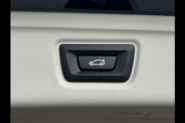 BMW 3 Serie Touring 320i Executive Edition Automaat | Harman Kardon HiFi | Sportstoelen | Kunstlederen/stof bekleding | Mediterranblau Metal