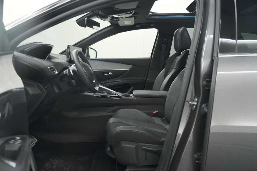 Peugeot 3008 HYbrid4 300 GT | Elektrisch Panoramadak | Dodehoekdetectie | Camera | Navigatie