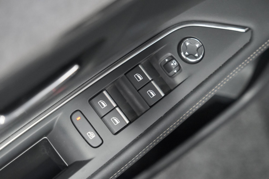 Peugeot 3008 HYbrid4 300 GT | Elektrisch Panoramadak | Dodehoekdetectie | Camera | Navigatie
