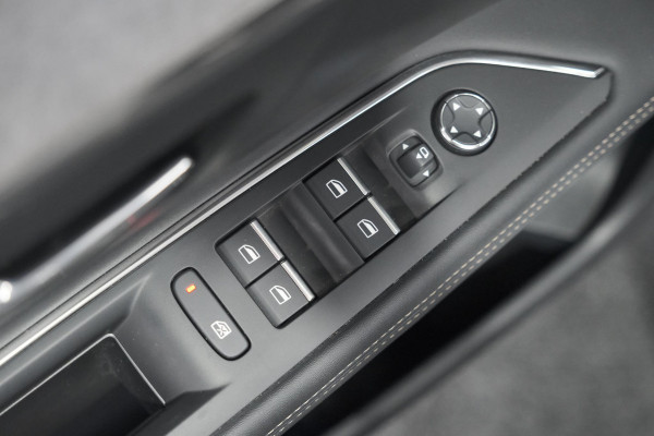 Peugeot 3008 HYbrid4 300 GT | Elektrisch Panoramadak | Dodehoekdetectie | Camera | Navigatie