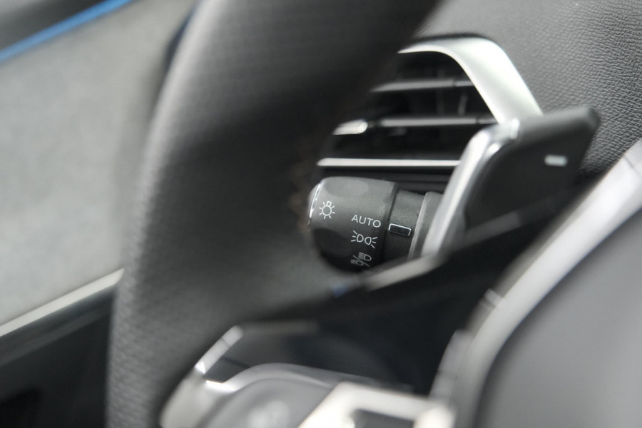 Peugeot 3008 HYbrid4 300 GT | Elektrisch Panoramadak | Dodehoekdetectie | Camera | Navigatie