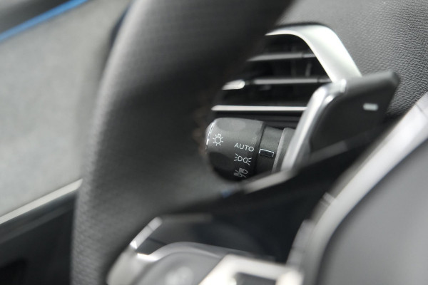 Peugeot 3008 HYbrid4 300 GT | Elektrisch Panoramadak | Dodehoekdetectie | Camera | Navigatie