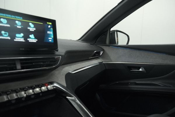 Peugeot 3008 HYbrid4 300 GT | Elektrisch Panoramadak | Dodehoekdetectie | Camera | Navigatie
