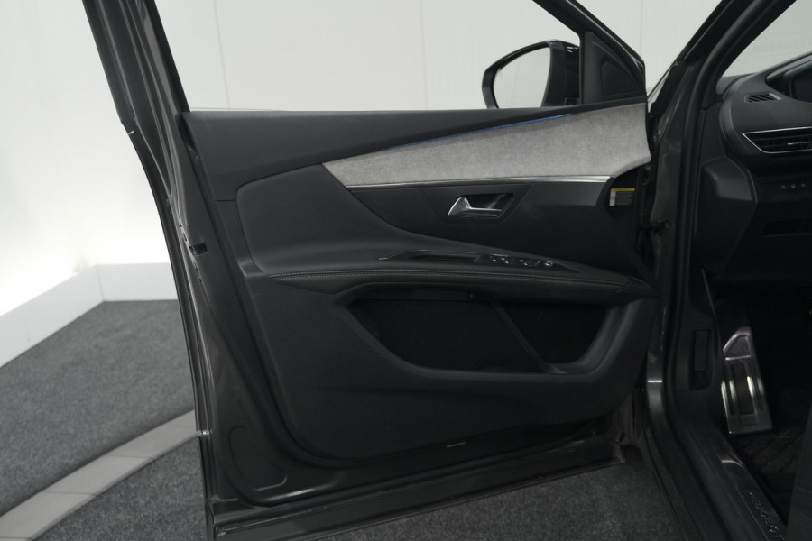 Peugeot 3008 HYbrid4 300 GT | Elektrisch Panoramadak | Dodehoekdetectie | Camera | Navigatie