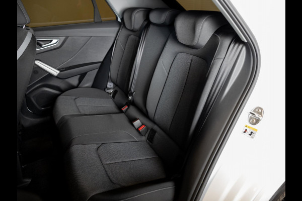 Audi Q2 35 TFSI S Edition / 150pk / Achteruitrij camera / Stoelverwarming / Keyless entry /