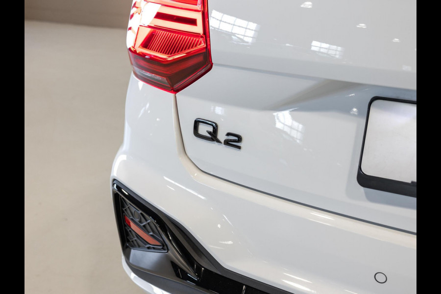 Audi Q2 35 TFSI S Edition / 150pk / Achteruitrij camera / Stoelverwarming / Keyless entry /
