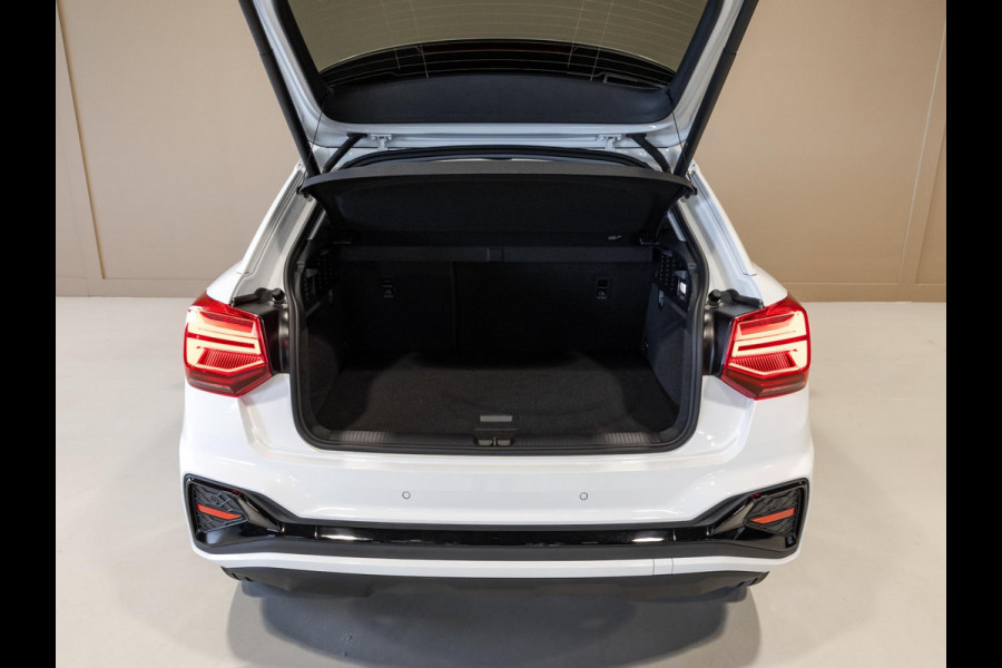 Audi Q2 35 TFSI S Edition / 150pk / Achteruitrij camera / Stoelverwarming / Keyless entry /