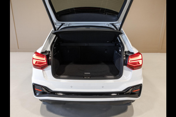 Audi Q2 35 TFSI S Edition / 150pk / Achteruitrij camera / Stoelverwarming / Keyless entry /
