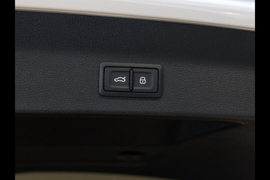 Audi Q2 35 TFSI S Edition / 150pk / Achteruitrij camera / Stoelverwarming / Keyless entry /