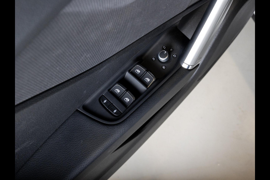 Audi Q2 35 TFSI S Edition / 150pk / Achteruitrij camera / Stoelverwarming / Keyless entry /