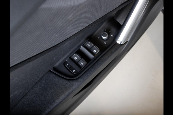 Audi Q2 35 TFSI S Edition / 150pk / Achteruitrij camera / Stoelverwarming / Keyless entry /