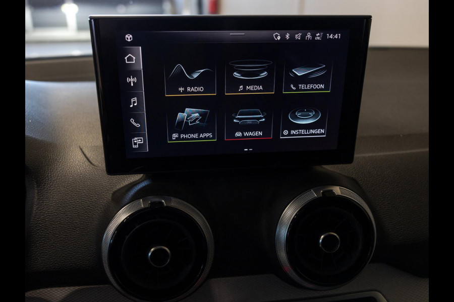 Audi Q2 35 TFSI S Edition / 150pk / Achteruitrij camera / Stoelverwarming / Keyless entry /