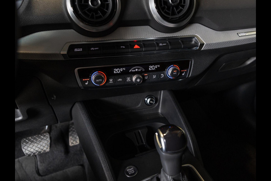Audi Q2 35 TFSI S Edition / 150pk / Achteruitrij camera / Stoelverwarming / Keyless entry /