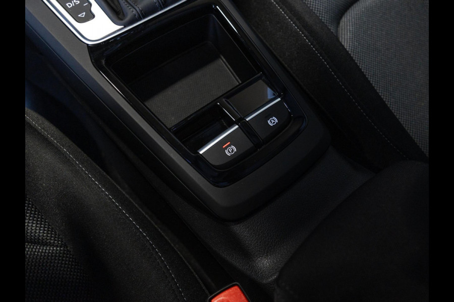 Audi Q2 35 TFSI S Edition / 150pk / Achteruitrij camera / Stoelverwarming / Keyless entry /