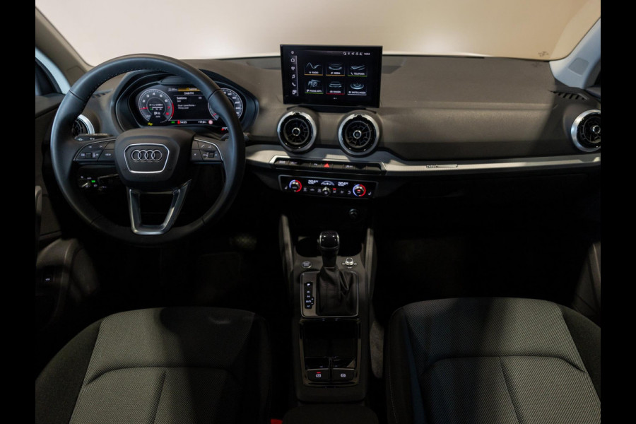 Audi Q2 35 TFSI S Edition / 150pk / Achteruitrij camera / Stoelverwarming / Keyless entry /