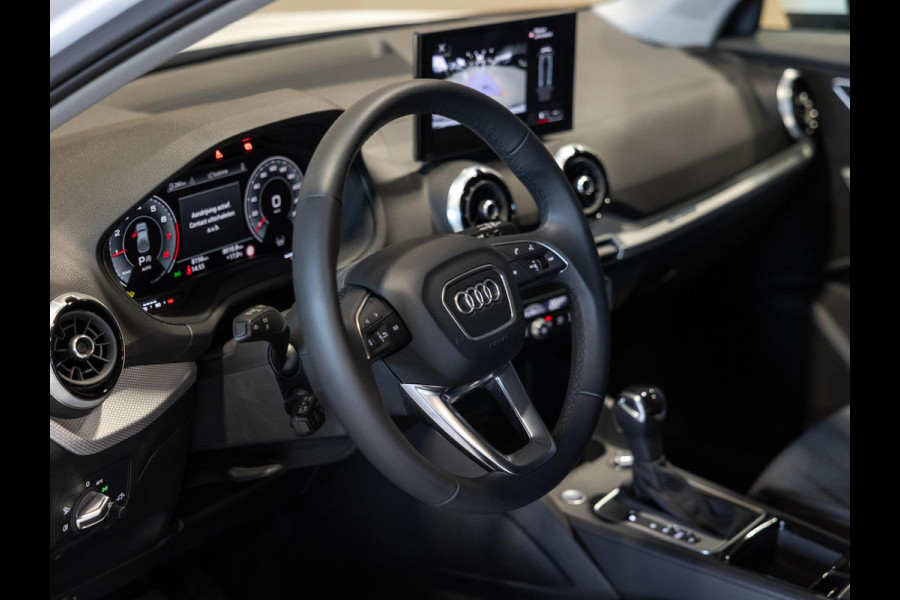 Audi Q2 35 TFSI S Edition / 150pk / Achteruitrij camera / Stoelverwarming / Keyless entry /