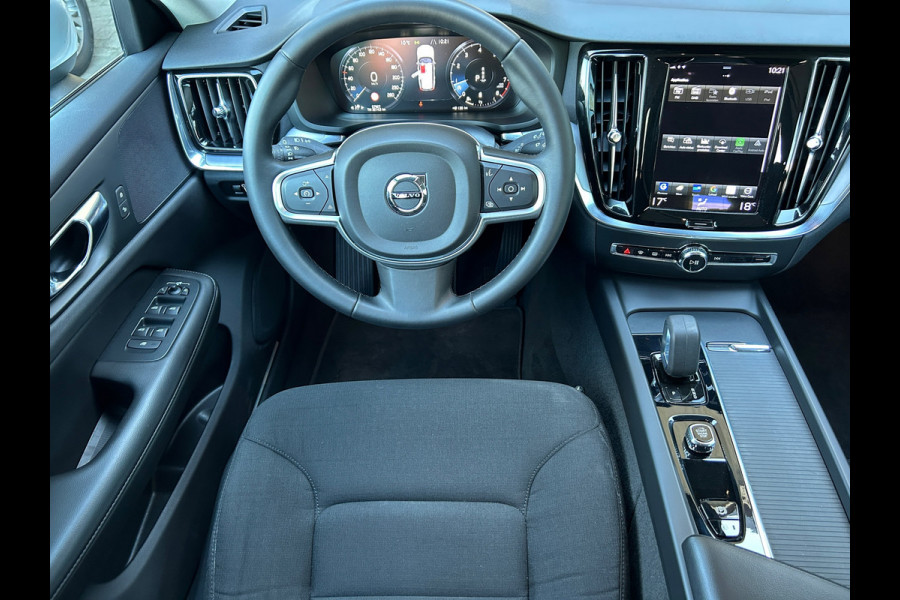 Volvo V60 2.0 B3 Momentum Business Trekhaak 1e EIG Carplay Adaptive Cruise Nederlandse Auto