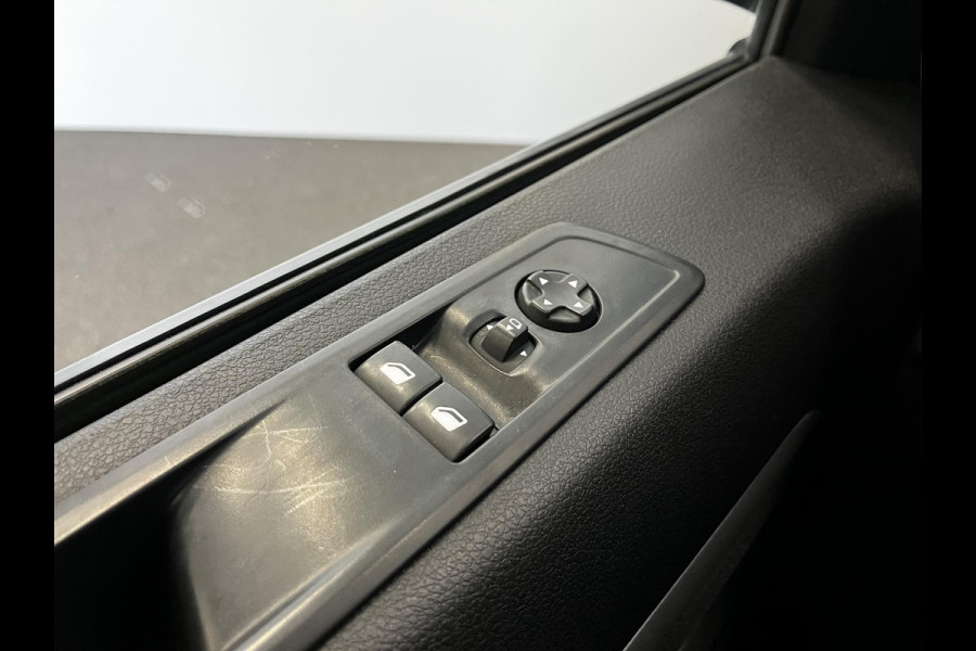 Toyota PROACE Electric Shuttle Long L3 Extra Range 75 kWh 9 pers. Navigatie Apple Carplay/Android Auto Parkeersensoren Cruise Control Lichtmetalen velgen Getinte ramen Airco