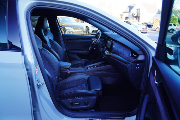 Škoda Octavia 2.0 TDI RS | Nardo | Massage stoelen | RS-zetels | Virtual cockpit | Alcantara | Facelift | Stoelverwarming V+A |
