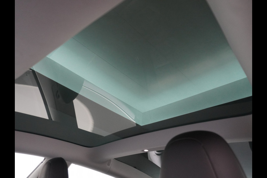 Tesla Model 3 Performance 513pk  0-100kmh in 3,4 sec. 20"lm FSD-3 computer AutoPilot Carbon-Spoiler Premium-HiFi Pano.dak Camera Leer Adaptive Navi full map LED-a+v Comfortstoelen ACC DAB Voorverwarmen interieur via App Keyless via Telefoonsleutel One-Pedal-Drive 4WD Rode Remklauwen Carbon-Spoiler Premium Audio Veel grip door 4WD vierwielaandrijving.  Origineel Nederlandse auto! Nieuwprijs €65.680 Accu garantie tot 21-12-2027