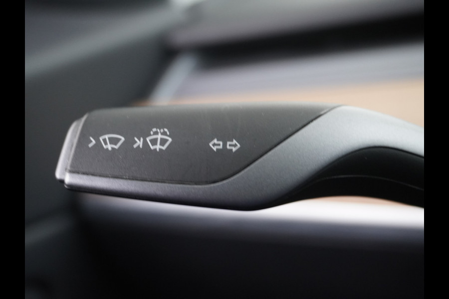Tesla Model 3 Performance 513pk  0-100kmh in 3,4 sec. 20"lm FSD-3 computer AutoPilot Carbon-Spoiler Premium-HiFi Pano.dak Camera Leer Adaptive Navi full map LED-a+v Comfortstoelen ACC DAB Voorverwarmen interieur via App Keyless via Telefoonsleutel One-Pedal-Drive 4WD Rode Remklauwen Carbon-Spoiler Premium Audio Veel grip door 4WD vierwielaandrijving.  Origineel Nederlandse auto! Nieuwprijs €65.680 Accu garantie tot 21-12-2027