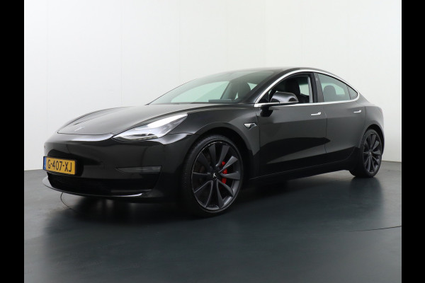 Tesla Model 3 Performance 513pk  0-100kmh in 3,4 sec. 20"lm FSD-3 computer AutoPilot Carbon-Spoiler Premium-HiFi Pano.dak Camera Leer Adaptive Navi full map LED-a+v Comfortstoelen ACC DAB Voorverwarmen interieur via App Keyless via Telefoonsleutel One-Pedal-Drive 4WD Rode Remklauwen Carbon-Spoiler Premium Audio Veel grip door 4WD vierwielaandrijving.  Origineel Nederlandse auto! Nieuwprijs €65.680 Accu garantie tot 21-12-2027