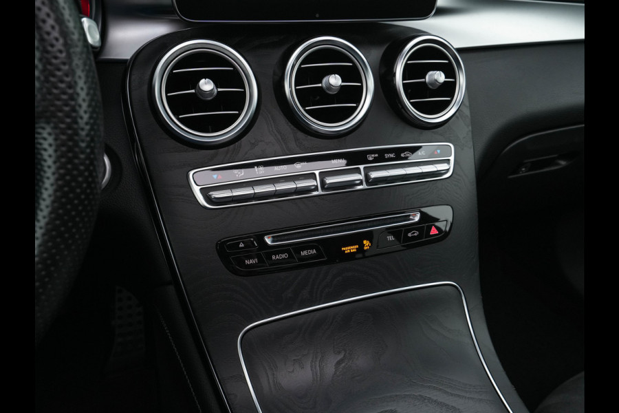 Mercedes-Benz GLC 250 4MATIC Premium AMG-Sportpack Aut. *PANO | LEATHER-MICROFIBRE | FULL-LED | BLINDSPOT | SPORT-SEATS | NAVI-FULLMAP | CAMERA | SHIFT-PADDLES | AMBIENT-LIGHT | HEATED-SEATS | TOWBAR | 19''ALU*