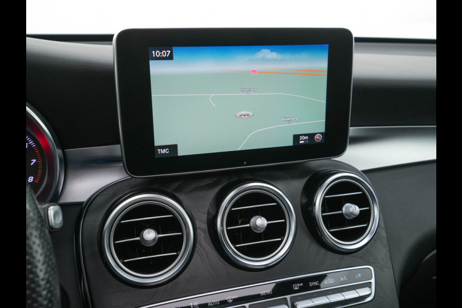 Mercedes-Benz GLC 250 4MATIC Premium AMG-Sportpack Aut. *PANO | LEATHER-MICROFIBRE | FULL-LED | BLINDSPOT | SPORT-SEATS | NAVI-FULLMAP | CAMERA | SHIFT-PADDLES | AMBIENT-LIGHT | HEATED-SEATS | TOWBAR | 19''ALU*