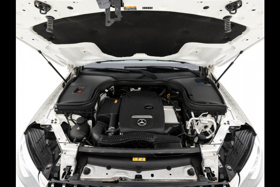Mercedes-Benz GLC 250 4MATIC Premium AMG-Sportpack Aut. *PANO | LEATHER-MICROFIBRE | FULL-LED | BLINDSPOT | SPORT-SEATS | NAVI-FULLMAP | CAMERA | SHIFT-PADDLES | AMBIENT-LIGHT | HEATED-SEATS | TOWBAR | 19''ALU*