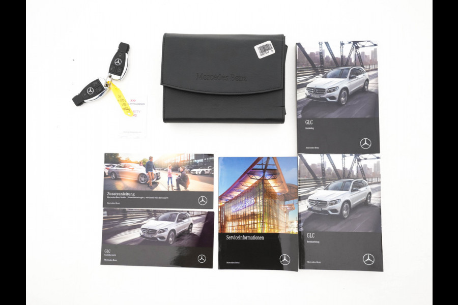 Mercedes-Benz GLC 250 4MATIC Premium AMG-Sportpack Aut. *PANO | LEATHER-MICROFIBRE | FULL-LED | BLINDSPOT | SPORT-SEATS | NAVI-FULLMAP | CAMERA | SHIFT-PADDLES | AMBIENT-LIGHT | HEATED-SEATS | TOWBAR | 19''ALU*