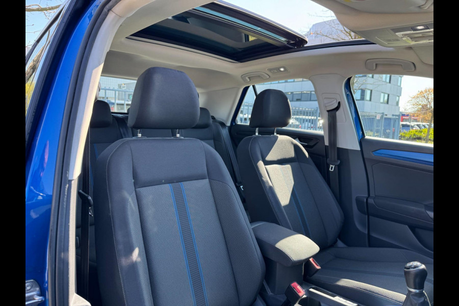 Volkswagen T-Roc 1.5 TSI Sport Camera Panorama Stoelver. Trekhaak