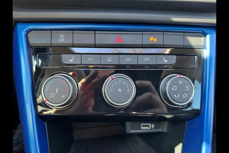 Volkswagen T-Roc 1.5 TSI Sport Camera Panorama Stoelver. Trekhaak