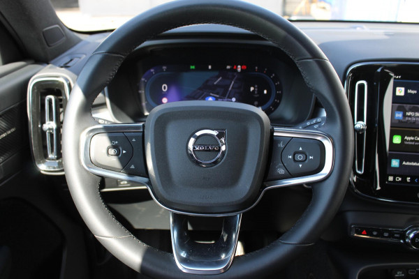 Volvo XC40 B4 211PK Automaat Plus Dark Adaptieve Cruise Control / Semi elektrisch wegklapbare trekhaak / Verwarmbare voorruit / Google Infotainment / Blis / Parkeersensoren voor en achter met parkeercamera