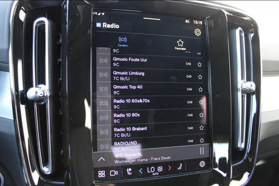 Volvo XC40 B4 211PK Automaat Plus Dark Adaptieve Cruise Control / Semi elektrisch wegklapbare trekhaak / Verwarmbare voorruit / Google Infotainment / Blis / Parkeersensoren voor en achter met parkeercamera