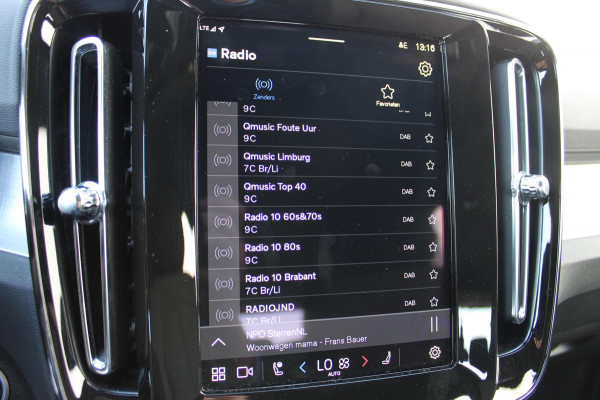Volvo XC40 B4 211PK Automaat Plus Dark Adaptieve Cruise Control / Semi elektrisch wegklapbare trekhaak / Verwarmbare voorruit / Google Infotainment / Blis / Parkeersensoren voor en achter met parkeercamera