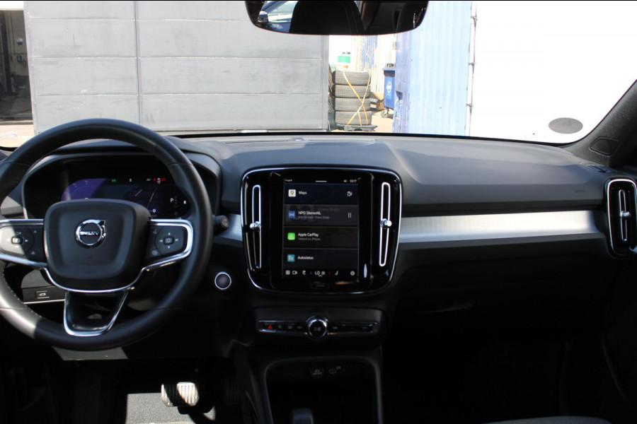 Volvo XC40 B4 211PK Automaat Plus Dark Adaptieve Cruise Control / Semi elektrisch wegklapbare trekhaak / Verwarmbare voorruit / Google Infotainment / Blis / Parkeersensoren voor en achter met parkeercamera