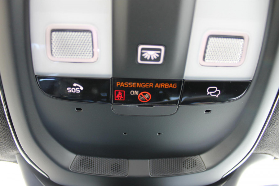 Volvo XC40 B4 211PK Automaat Plus Dark Adaptieve Cruise Control / Semi elektrisch wegklapbare trekhaak / Verwarmbare voorruit / Google Infotainment / Blis / Parkeersensoren voor en achter met parkeercamera