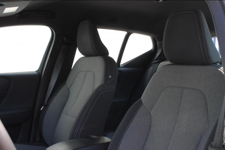 Volvo XC40 B4 211PK Automaat Plus Dark Adaptieve Cruise Control / Semi elektrisch wegklapbare trekhaak / Verwarmbare voorruit / Google Infotainment / Blis / Parkeersensoren voor en achter met parkeercamera