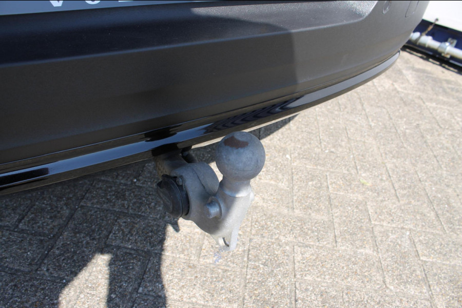 Volvo XC40 B4 211PK Automaat Plus Dark Adaptieve Cruise Control / Semi elektrisch wegklapbare trekhaak / Verwarmbare voorruit / Google Infotainment / Blis / Parkeersensoren voor en achter met parkeercamera