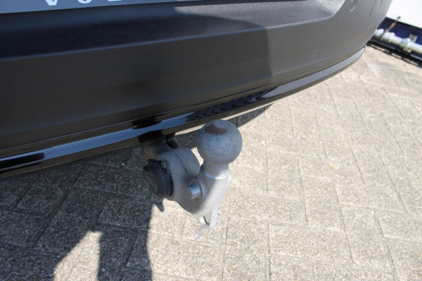 Volvo XC40 B4 211PK Automaat Plus Dark Adaptieve Cruise Control / Semi elektrisch wegklapbare trekhaak / Verwarmbare voorruit / Google Infotainment / Blis / Parkeersensoren voor en achter met parkeercamera