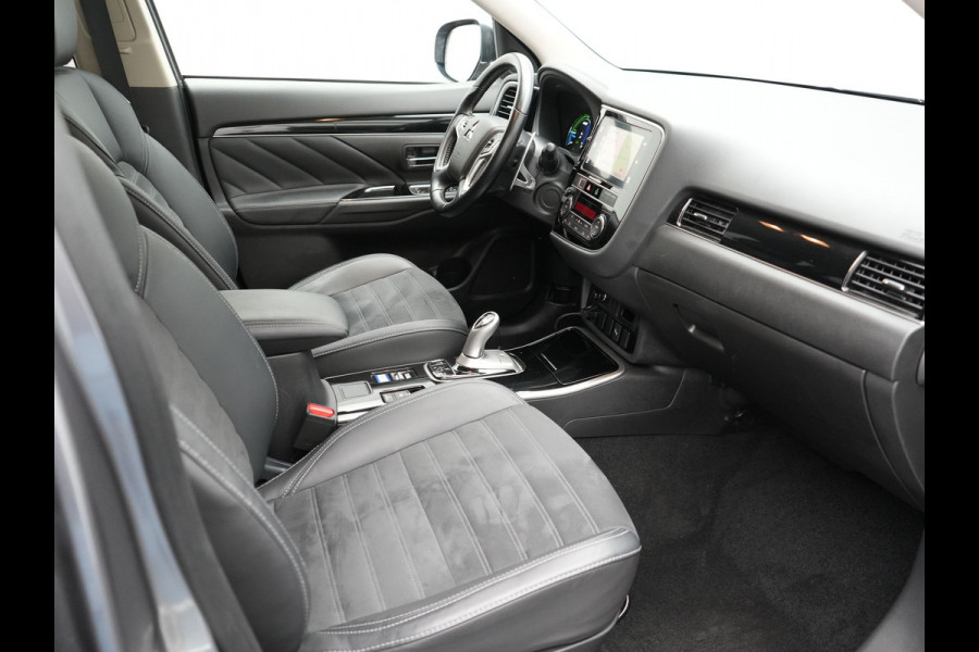 Mitsubishi Outlander 2.4 Intense Plug in Hybrid 225pk PHEV | Alcantara Sportstoelen | Parkeersensoren | Adaptive Cruise | Apple Carplay | Camera | DAB | L.M. 18" | Climate Control |